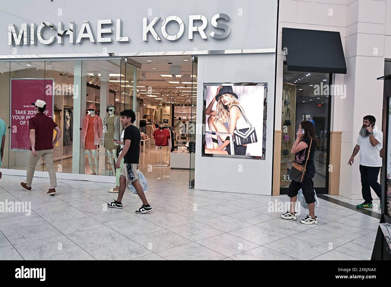 Michael kors mall store hi res stock photography and images Page 2 Alamy