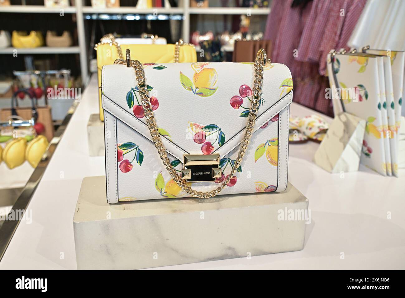 Michael kors mall store hi-res stock photography and images - Page 2 - Alamy, image size:1300x956