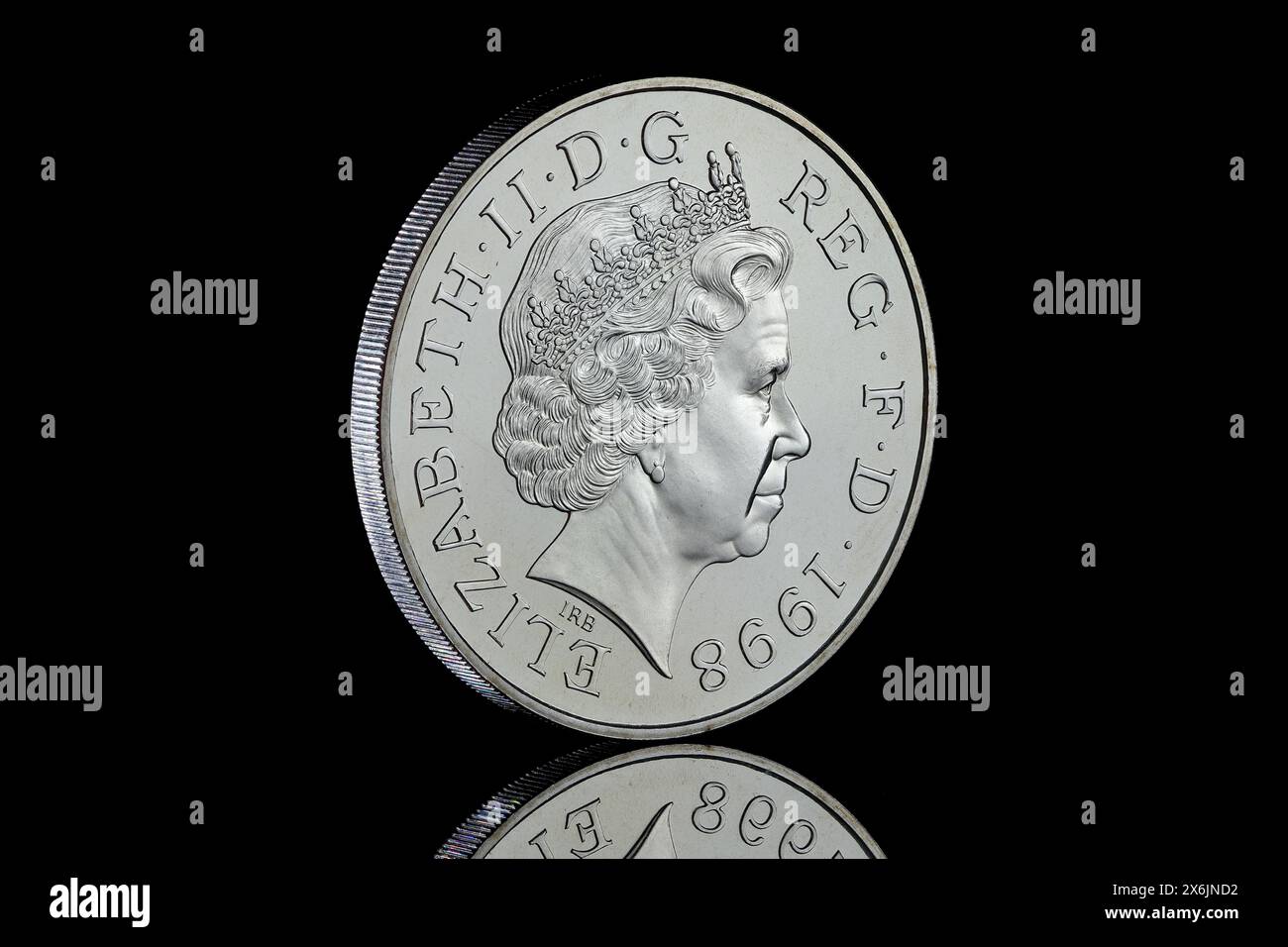 The first UK £5 coin to feature the 4th coin portrait of Queen Elizabeth II. Designed by Ian Rank Broadley it was issued in 1998 by The Royal Mint Stock Photo