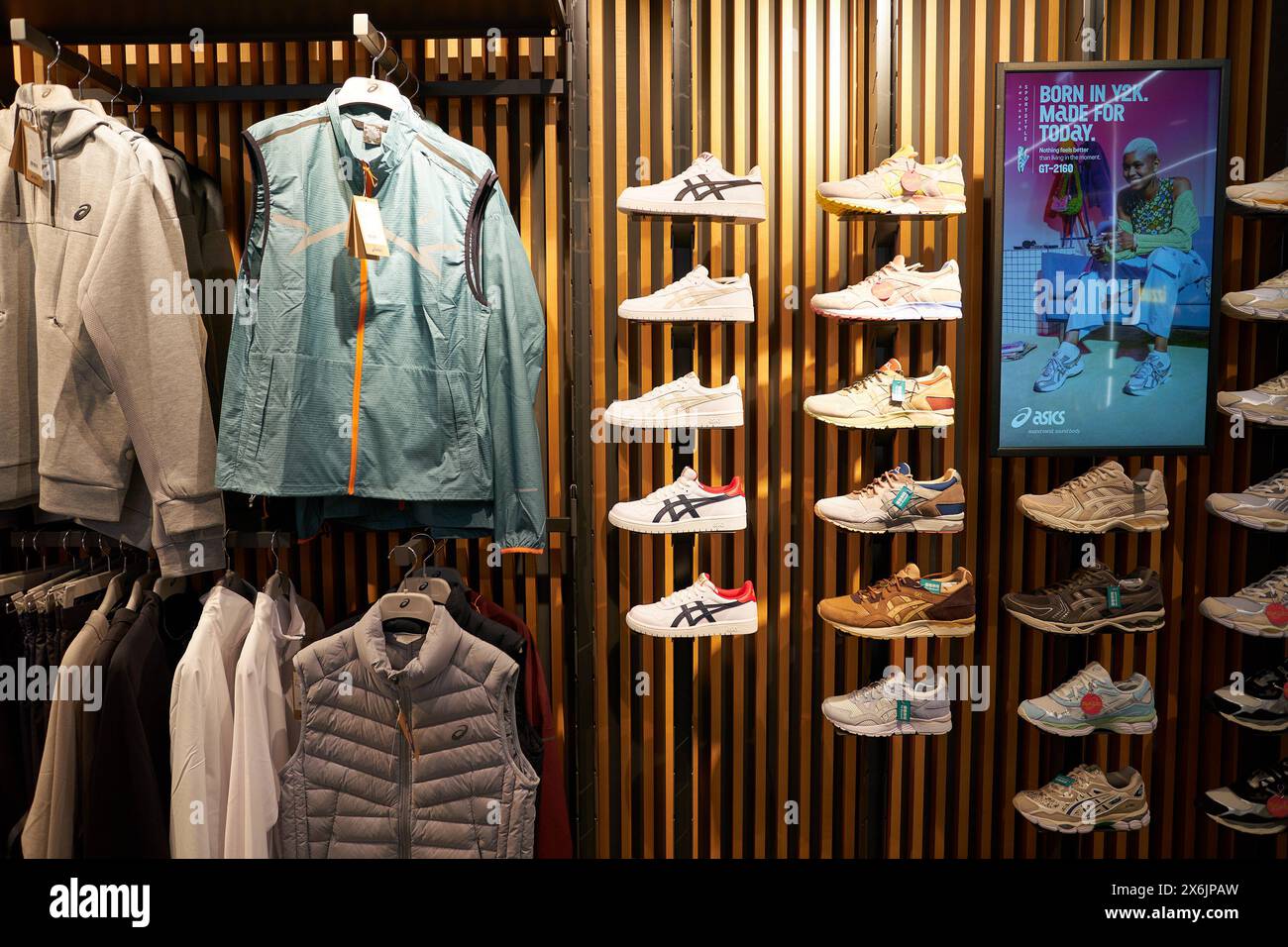 Asics toronto premium outlets outlet