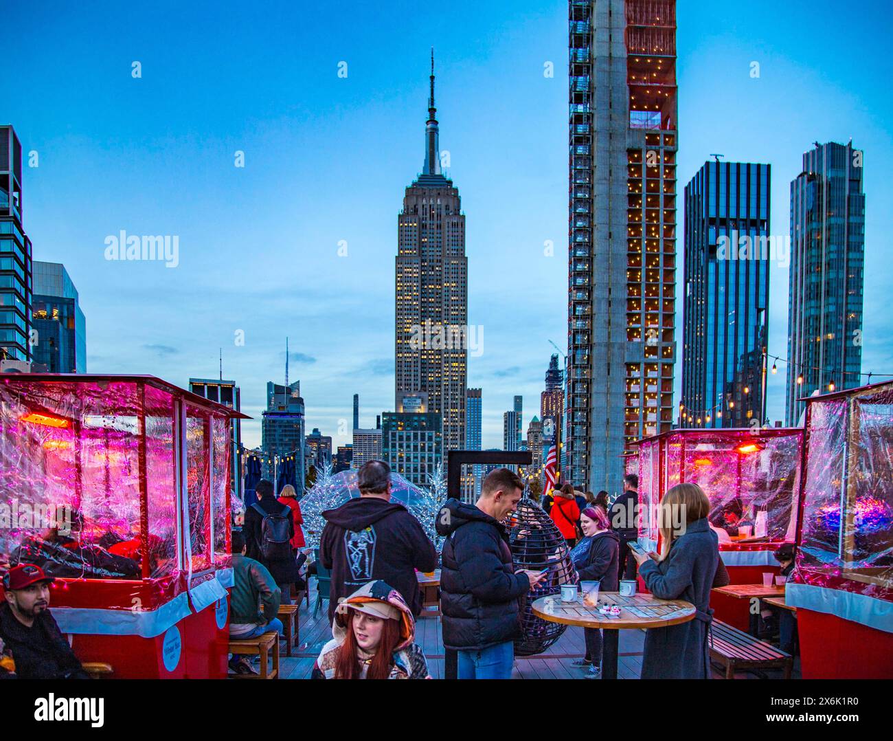 Rooftop bar new york hi-res stock photography and images - Alamy
