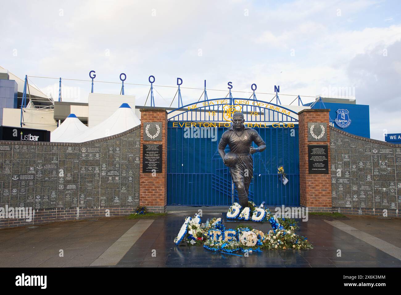 England, Liverpool - December 29, 2023: Bronze figure of Dixie Dean, the Everton FC's greatest ever goalscorer, in front of Goodison Park. Stock Photo