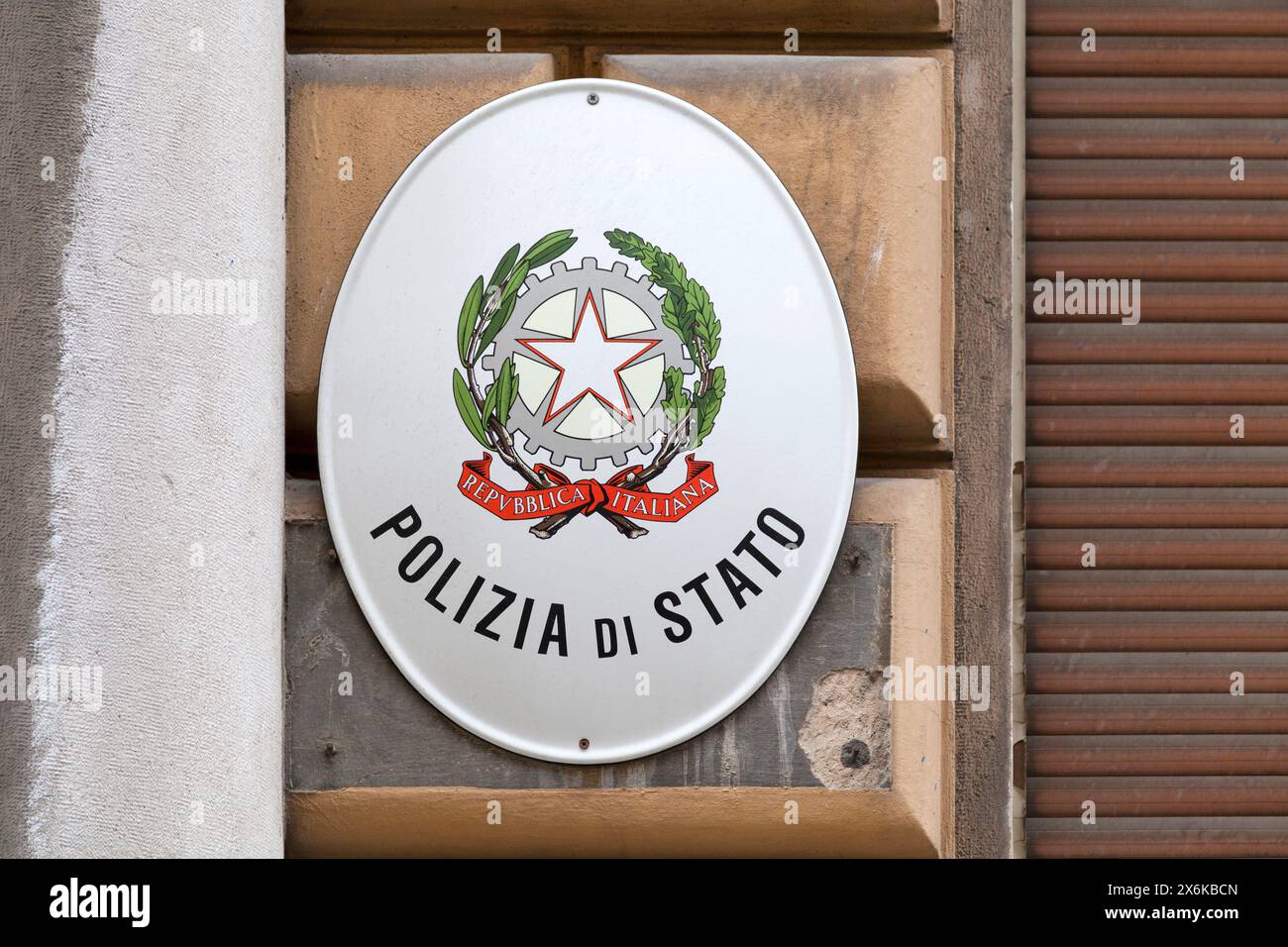 Sign polizia hi-res stock photography and images - Alamy, image size:1300x956