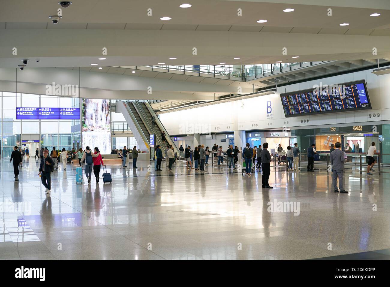 Arrival hall of hong kong international airport hi-res stock photography  and images - Page 5 - Alamy