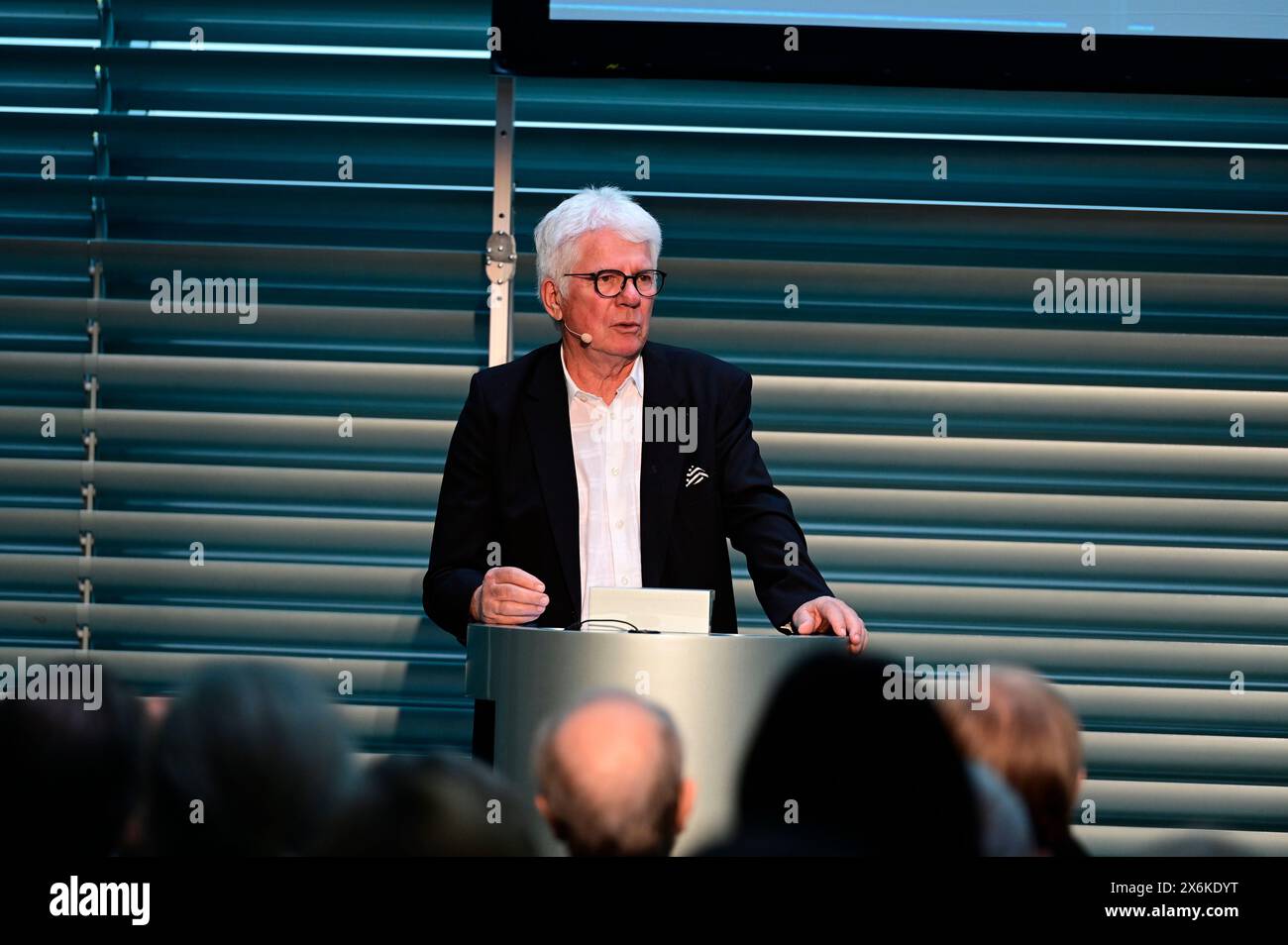 Thomas M. Stein bei der Gedenkfeier für den verstorbenen Gitarristen von City, Fritz Puppel, im Krematoriumsgebäude Baumschulenweg. Berlin, 10.04.2024 Stock Photo