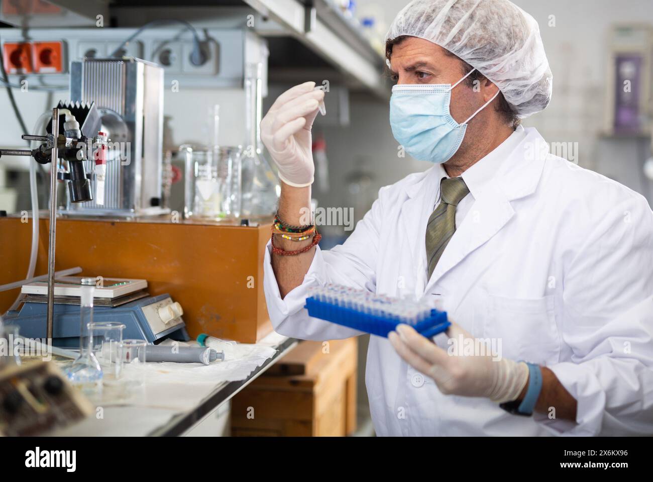 Portrait scientist equipment science hi-res stock photography and ...