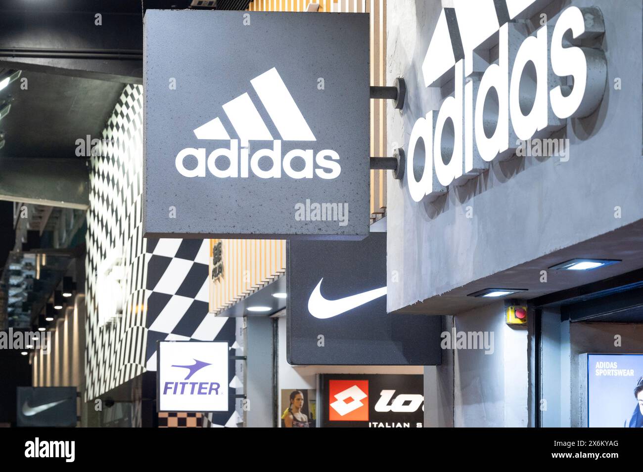 Adidas us worldwide shipping china sales