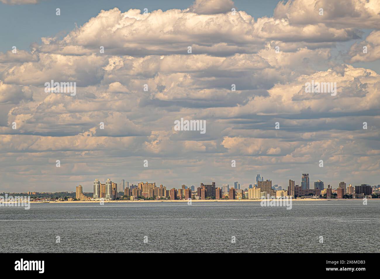 Tall thin building hi-res stock photography and images - Alamy