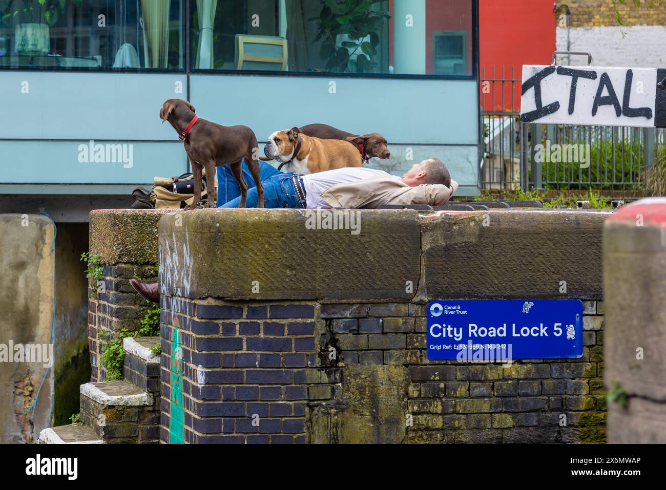 London Life at City Road Lock Stock Photo