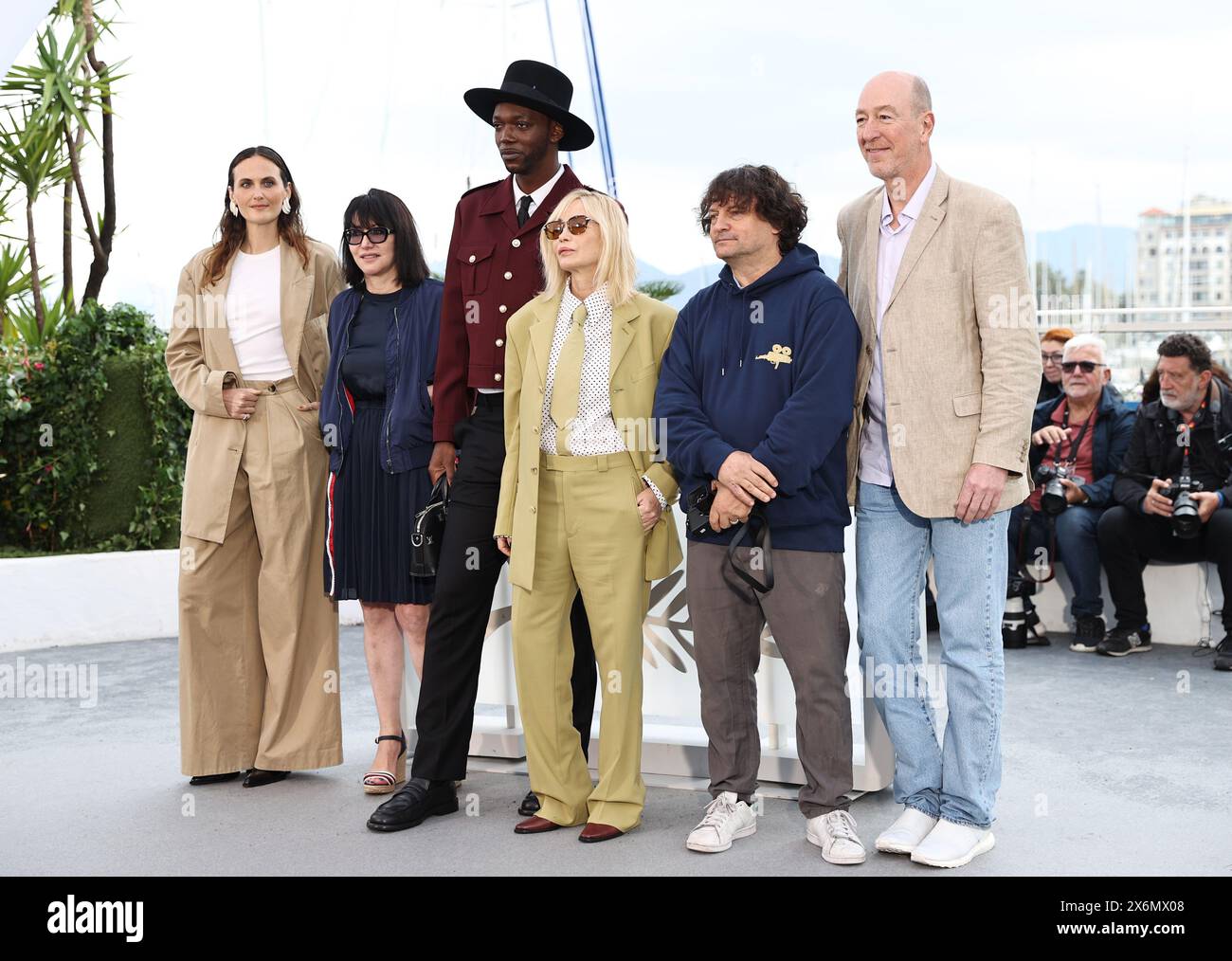 (240516) --BEIJING, May 16, 2024 (Xinhua) -- Emmanuelle Beart (3rd R) and Baloji (3rd L), co-Presidents of the Camera d'Or Jury, and Camera d'Or jury members pose during a photocall at the 77th edition of the Cannes Film Festival in Cannes, southern France, May 15, 2024. (Xinhua/Gao Jing) Stock Photo