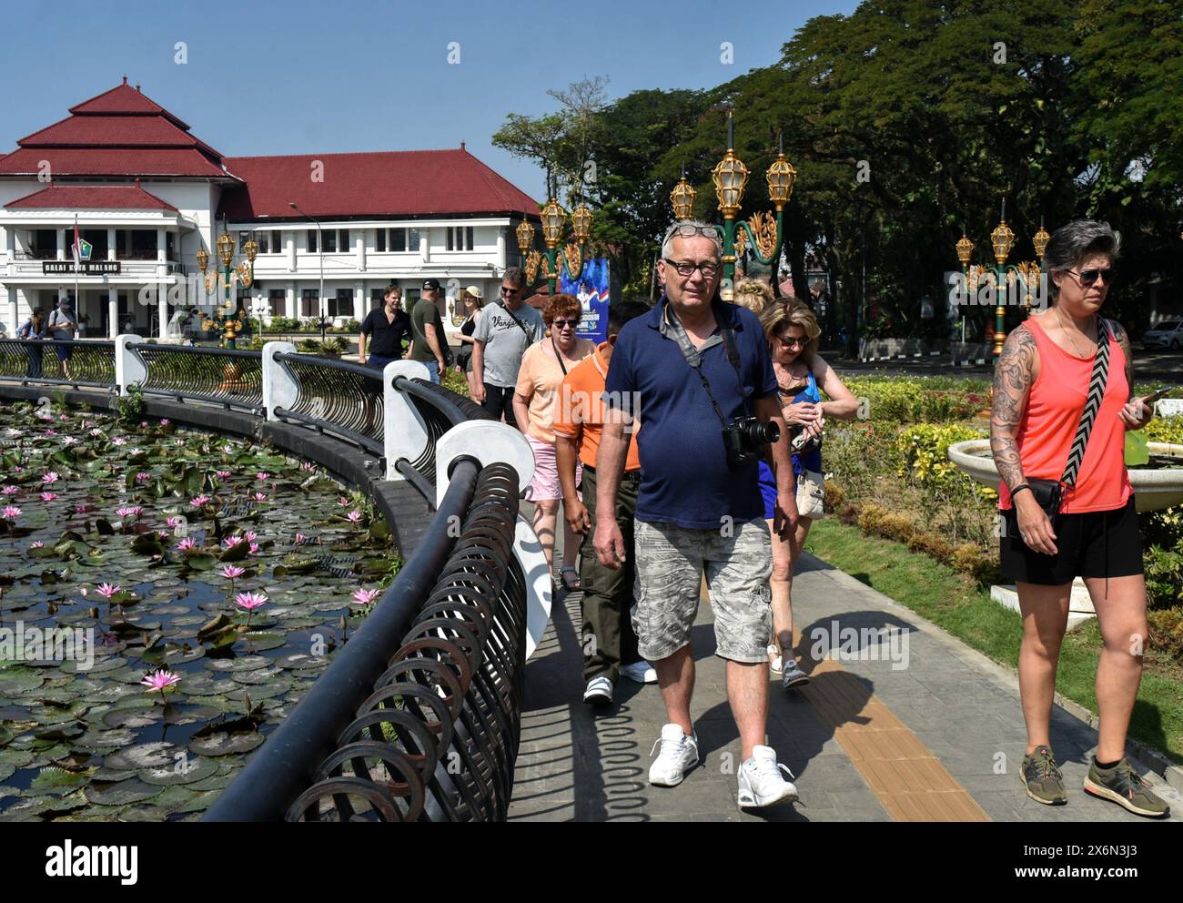 Malang, East Java, Indonesia. 16th May, 2024. Tourists from the Netherlands visit Malang's Alun-alun Tugu, built in 1920 during the Dutch colonial era by architect Thomas Karsten in Malang, East Java, Indonesia, on May 16, 2024.Indonesian bps_statistics data, the number of foreign tourist visits to Indonesia until March 2024 reached 3,031,756 people and tourists from the Netherlands reached 60,222 people until March 2024. (Credit Image: © Aman Rochman/ZUMA Press Wire) EDITORIAL USAGE ONLY! Not for Commercial USAGE! Stock Photo