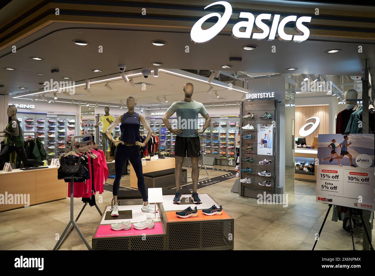 Asics logo hi res stock photography and images Page 2 Alamy