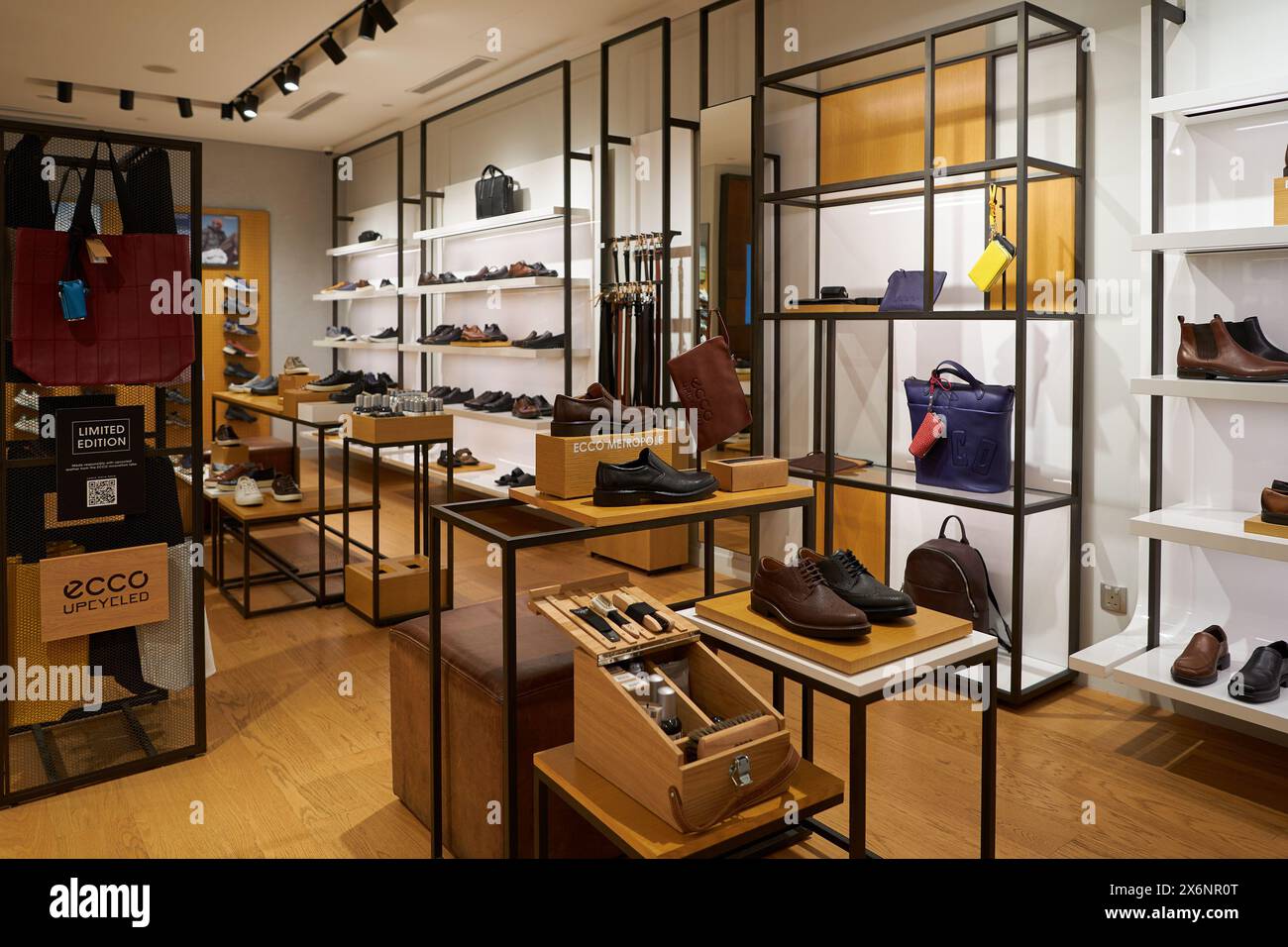 Ecco store hi res stock photography and images Alamy