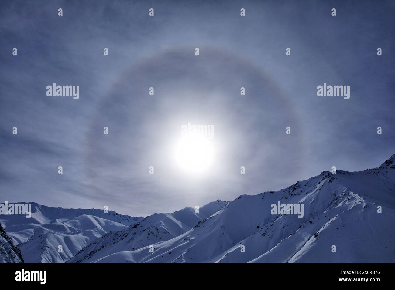 Halo efect in the mountain, witnter with snow in Himalayas. Landscape on Hemis NP, Kashmir in India. Halo is a ring or light that forms around the sun Stock Photo
