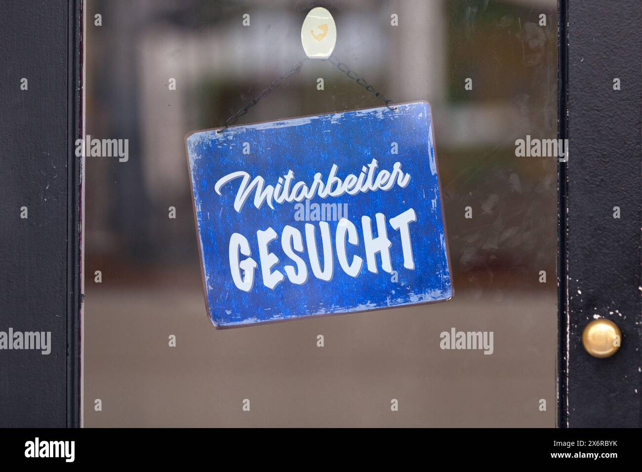 mitarbeiter gesucht meaning