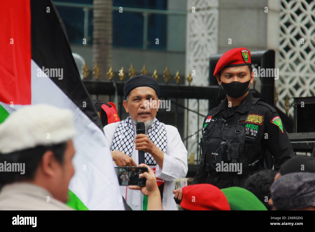 Medan, North Sumatra, Indonesia. 16th May, 2024. One of the heads of the Islamic religious community, conveying his aspirations in the city of Medan North Sumatra, Indonesia, for a Palestine state (Credit Image: © Kartik Byma/ZUMA Press Wire) EDITORIAL USAGE ONLY! Not for Commercial USAGE! Stock Photo