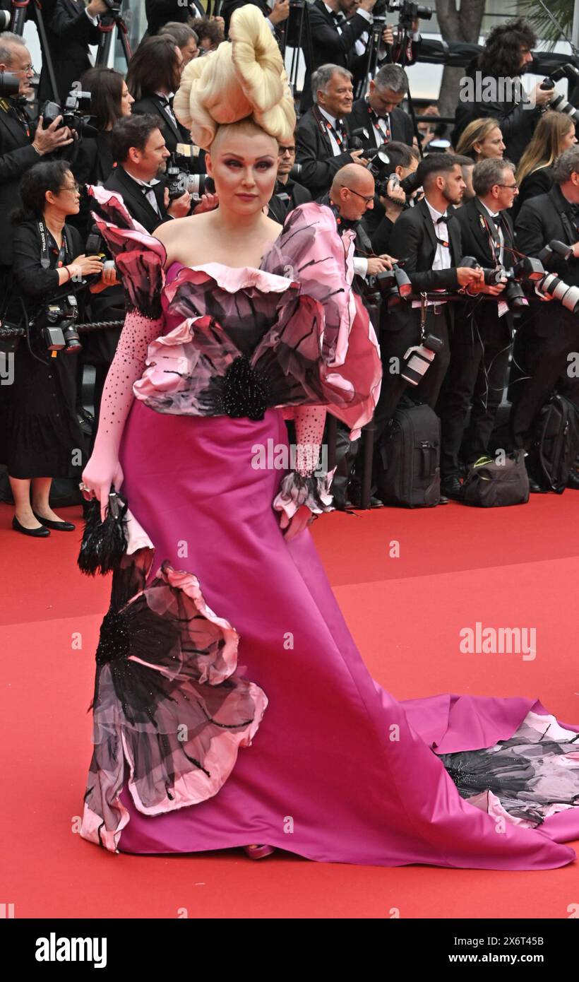 Yosh ayol dan Ot seks porno Qattiq Nastya foto video