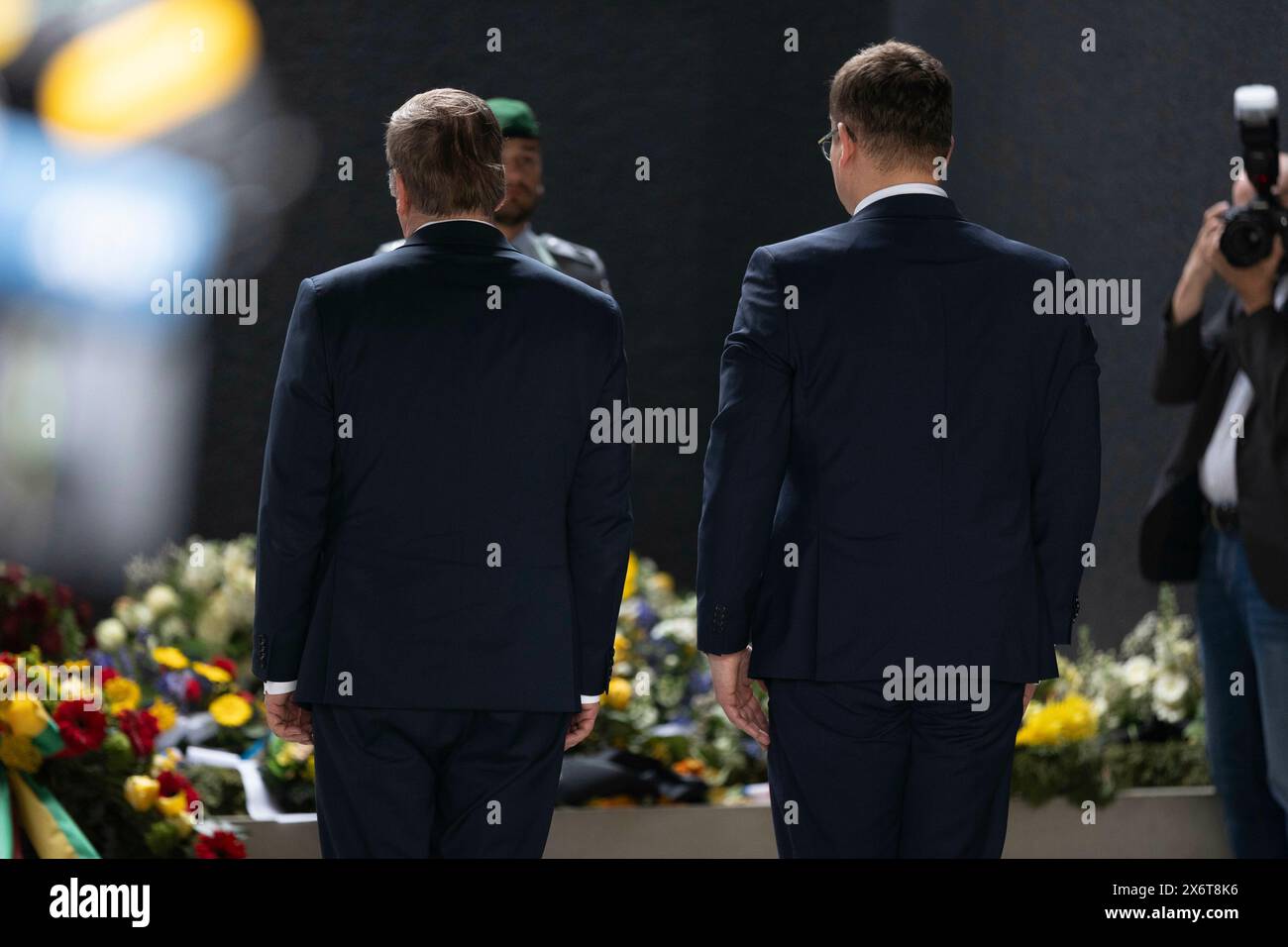 Boris Pistorius (SPD), Federal Minister of Defence and Laurynas Kasciunas, Lithuanian Minister of Defence during a wreath-laying ceremony at the BMVg in Berlin, 16 May 2024. Stock Photo