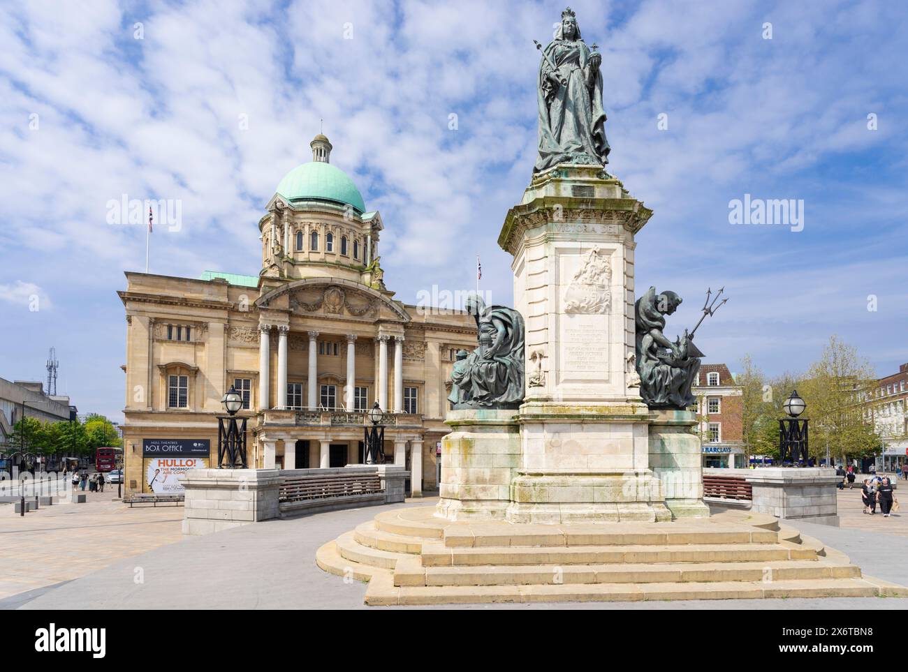 Hull City Hall in Queen Victoria Square with Queen Victoria Statue Kingston upon Hull Yorkshire England UK GB Europe Stock Photo
