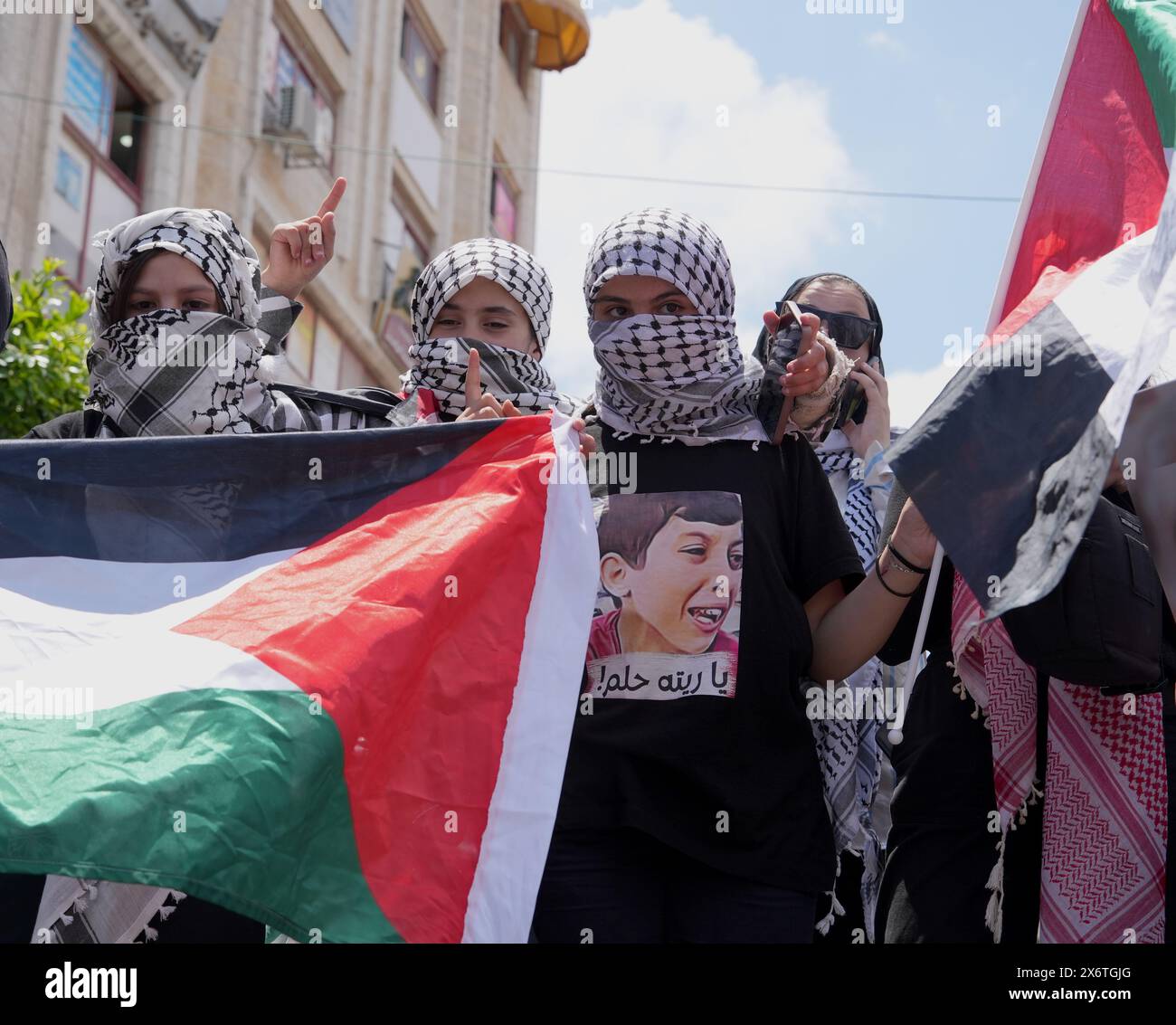 People putting up Palestinian flags march in Ramallah, West Bank on May 15, 2024. A large-scale demonstration is held in the Palestinian autonomous re Stock Photo