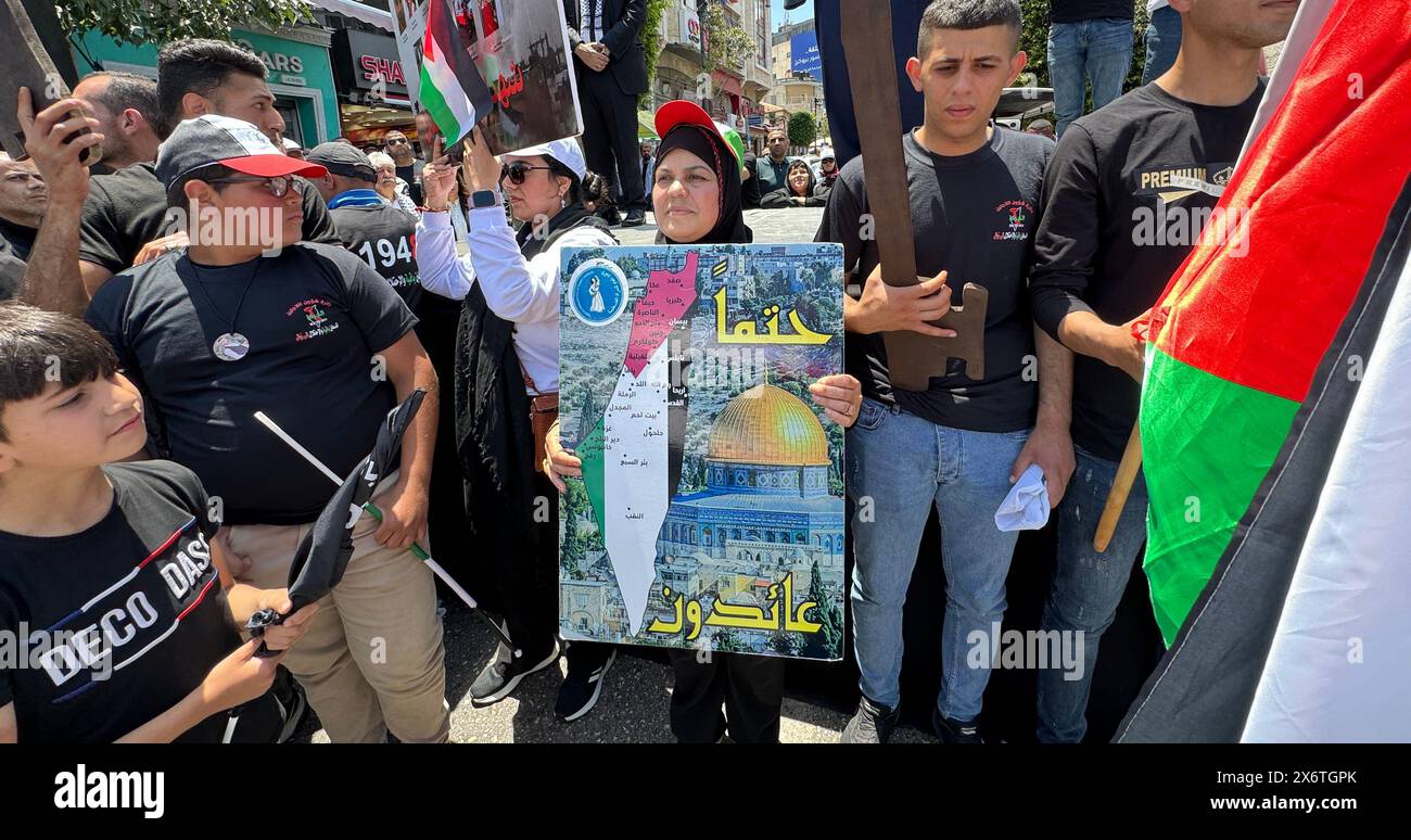 People putting up Palestinian flags march in Ramallah, West Bank on May 15, 2024. A large-scale demonstration is held in the Palestinian autonomous re Stock Photo