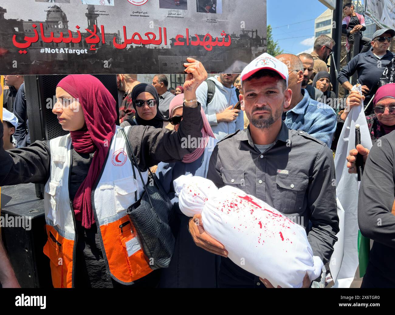 People putting up Palestinian flags march in Ramallah, West Bank on May 15, 2024. A large-scale demonstration is held in the Palestinian autonomous re Stock Photo