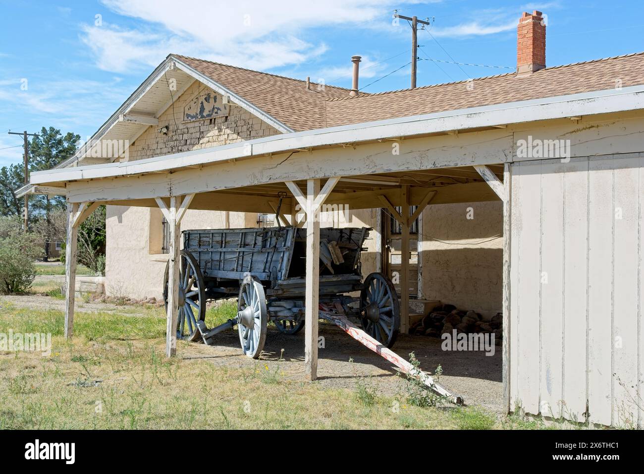 Old wagon under porch roof at Fort Stockton, active during Indian wars to protect westward migration trade routes — Fort Stockton, TX, April 5, 2024 Stock Photo