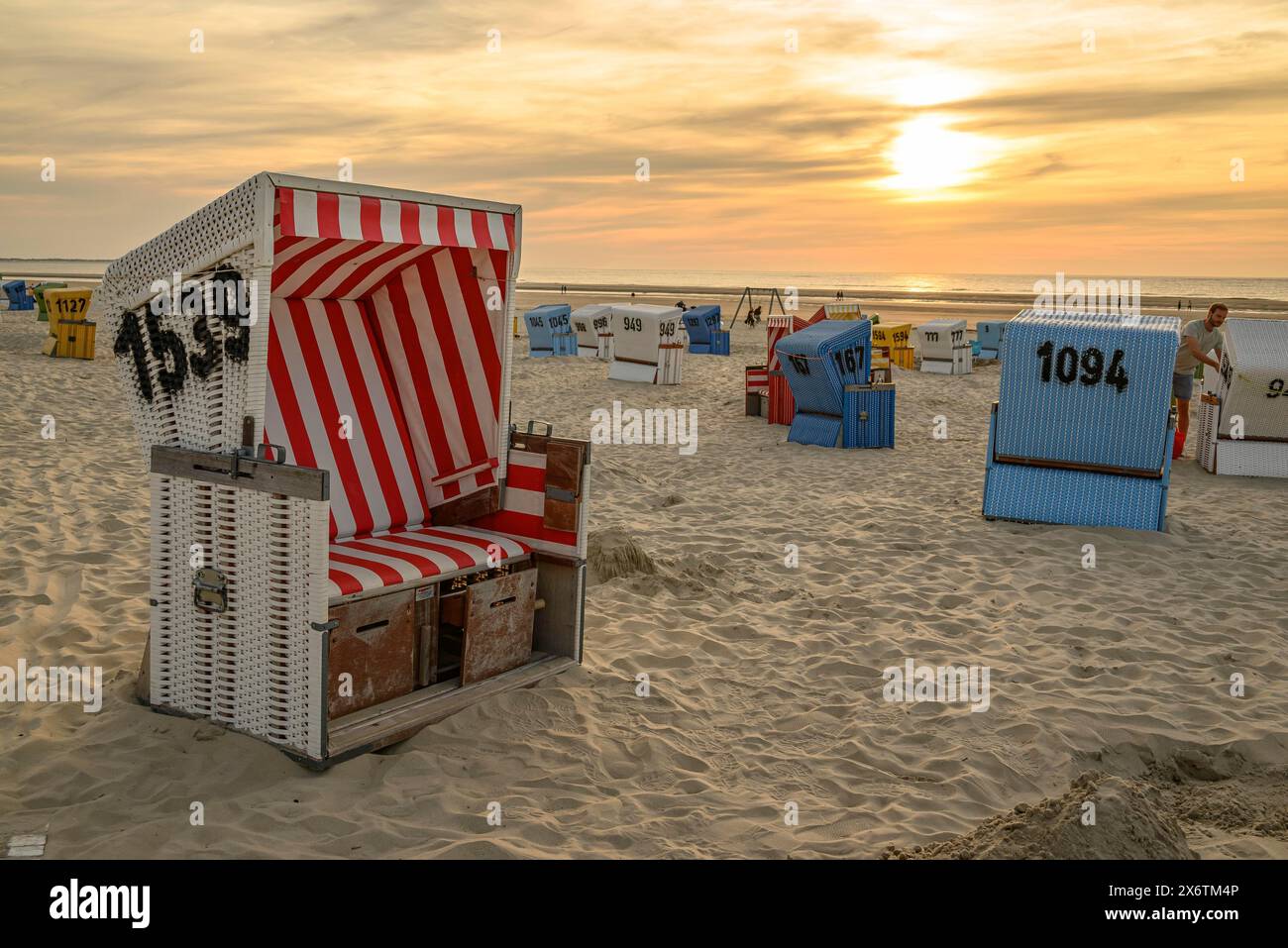 SUNNYFEEL Tall Folding Lawn Beach Chair Lightweight - View #3