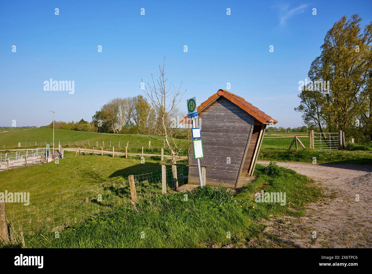 Wooden bus shelter hi-res stock photography and images - Alamy