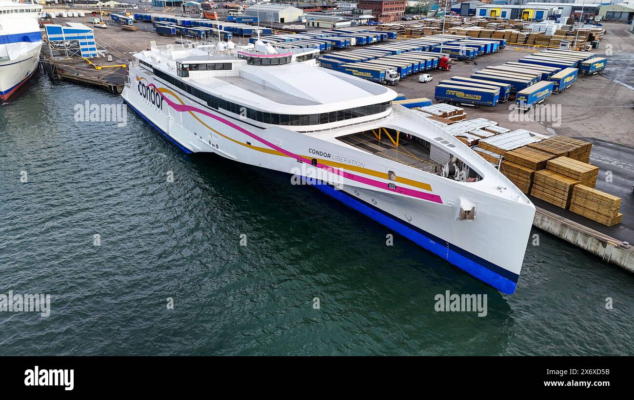 Drone shot passenger ship hi-res stock photography and images - Alamy