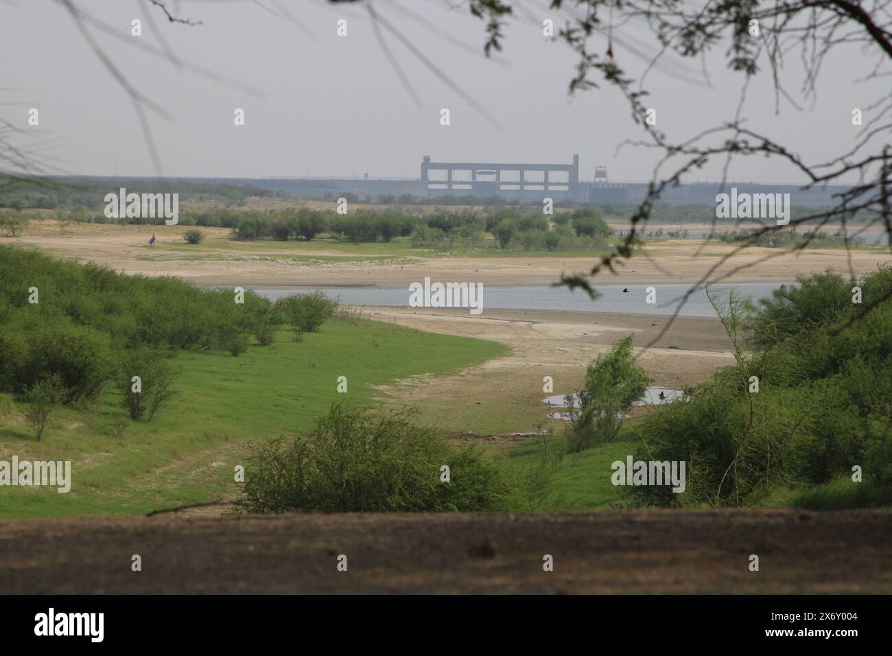 The Lake Falcon Dam International Crossing (in the distance) is seen from Falcon State Park in Starr County, Texas, USA, on May 15, 2024, Water levels at the reservoir are at historic lows. On the 15th of May the water level was at 8.8% full. The Falcon Reservoir straddles the border between Mexico and the USA in deep south Texas and is the primary source of water for the Rio Grande Valley which has an estimated population of 2.67 million. 1.3 million people south of the Rio Grande and 1.29 million north of the international border. (Photo by Carlos Kosienski/Sipa USA) Stock Photo