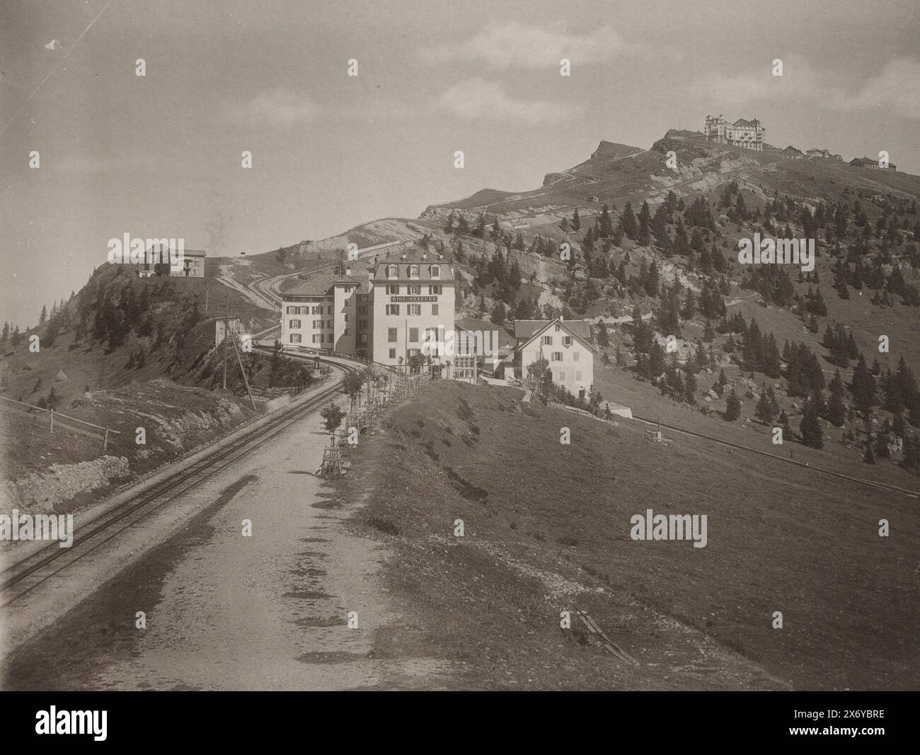 Railroad track on Mount Rigi and hotels, Rigi Staffel et Kulm. (title on object), Part of Travel album with sights in Germany, Austria, Switzerland, Luxembourg and Belgium., photograph, anonymous, Switzerland, c. 1880 - in or before 1899, paper, collotype, height, 211 mm × width, 269 mm Stock Photo