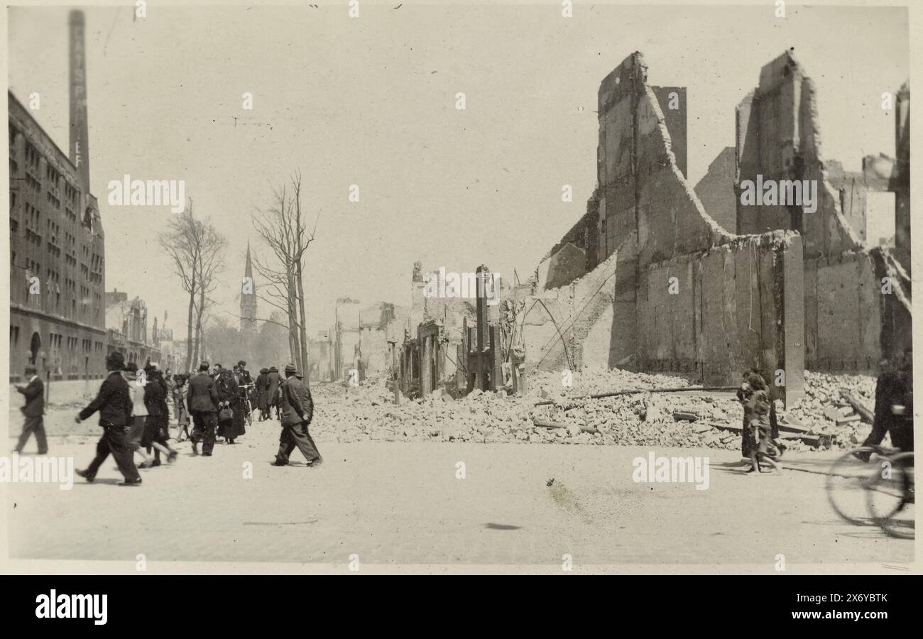 Ruins of buildings on the Hugo de Grootstraat in Rotterdam, This photo is part of an album., photograph, J. Nolte, (attributed to), c. 14-May-1940, photographic support, gelatin silver print, height, 89 mm × width, 139 mm Stock Photo