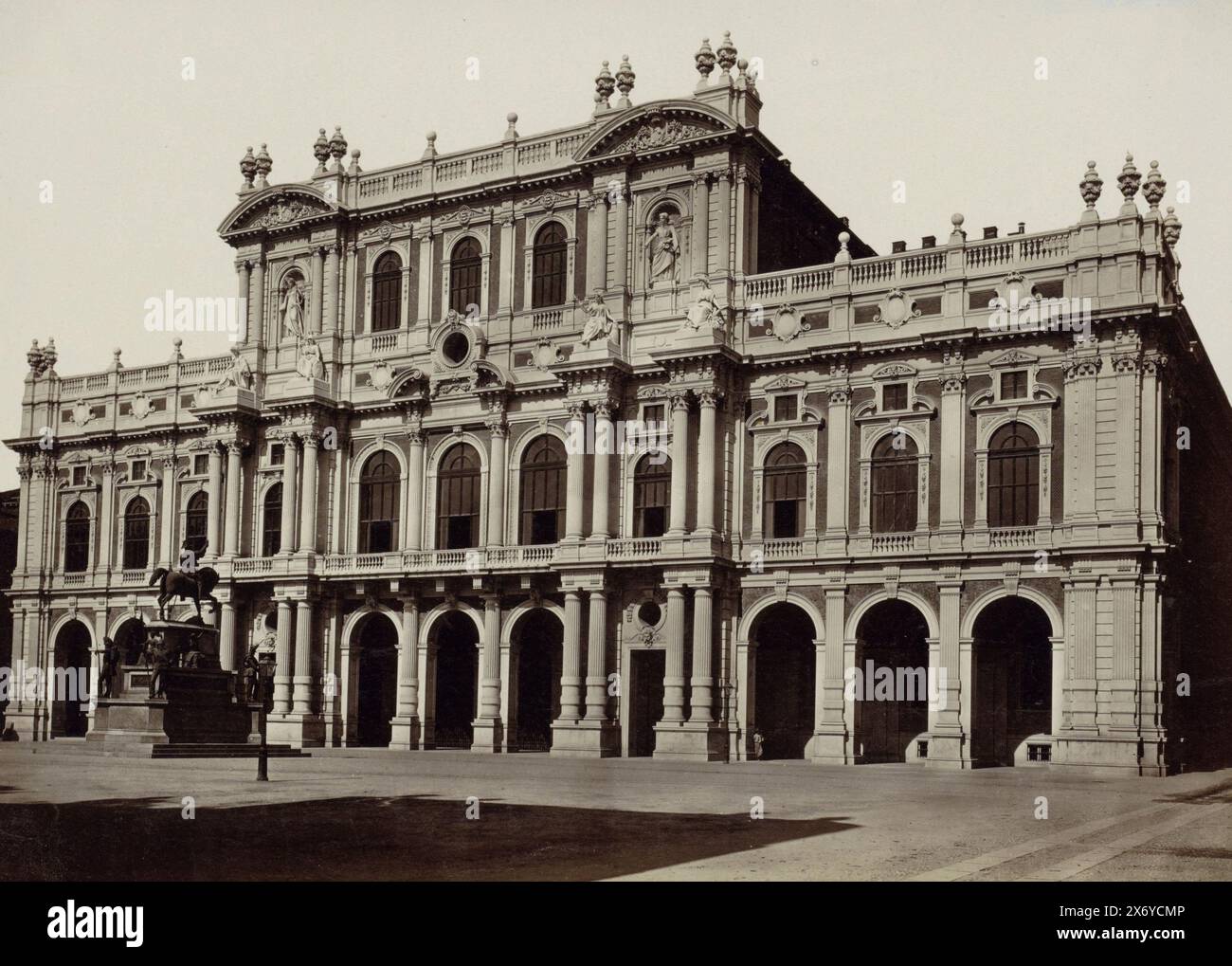 Facade of the Palazzo Carignano in Turin, Palacio Carignano: Turin. (title on object), Part of Travel album with photos and drawings by Manuel Mayo 1876., photograph, anonymous, Turijn, 1850 - 1876, photographic support, albumen print, height, 180 mm × width, 250 mm Stock Photo