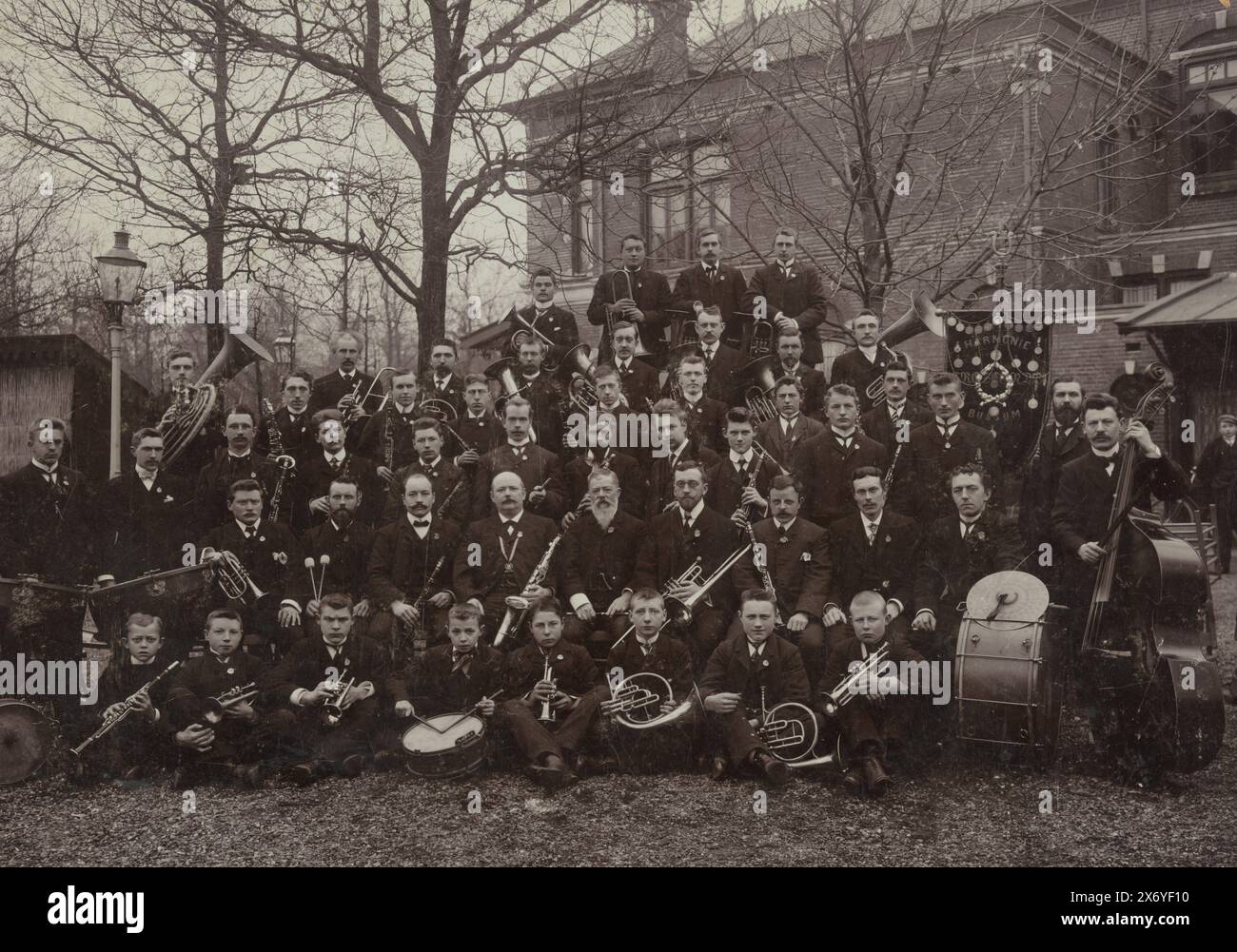 Group portrait of harmony 'Crescendo', photograph, anonymous, unknown, 1900, photographic support, height, 199 mm × width, 283 mm, height, 210 mm × width, 288 mm Stock Photo