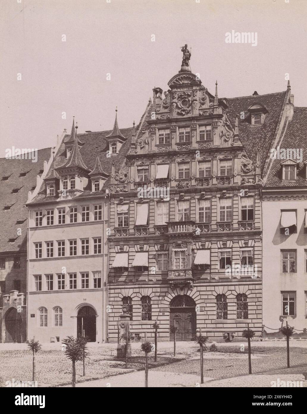 Façade of the Pellerhaus in Nuremberg, photograph, Ferdinand Schmidt, (mentioned on object), Neurenberg, 1895, paper, albumen print, height, 209 mm × width, 168 mm, height, 405 mm × width, 305 mm Stock Photo
