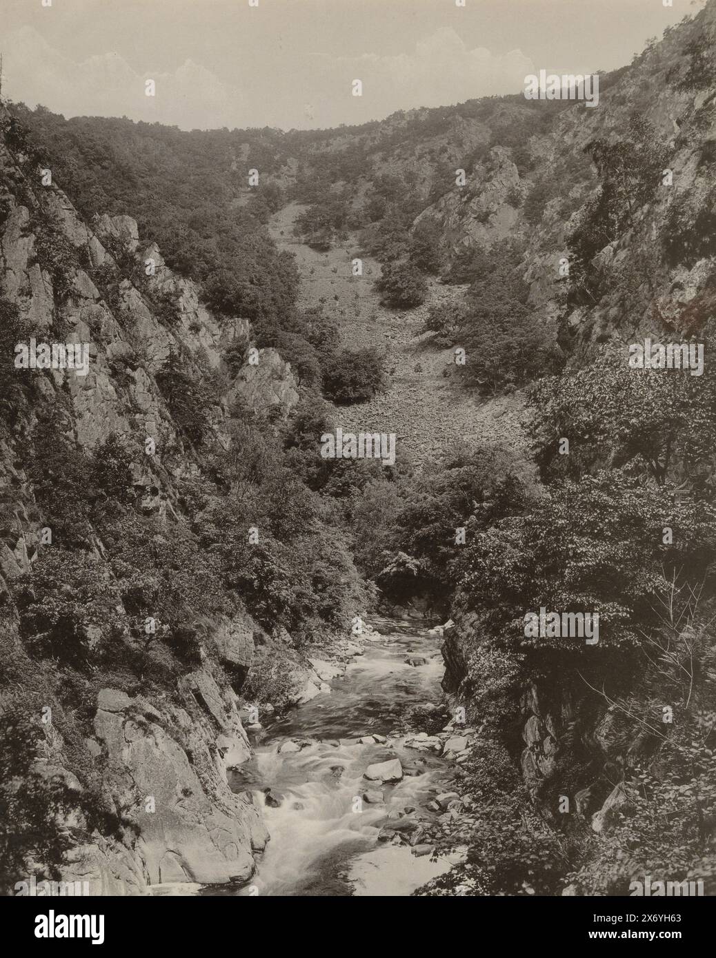 View of the Schorre in the Bodetal, Thale u. Bodetal, die Schurre vom Bodethal (title on object), photomechanical print, anonymous, anonymous, publisher: Stengel & Co., (mentioned on object), Bodetal, publisher: Dresden, 1898, paper, collotype, height, 285 mm × width, 220 mm Stock Photo