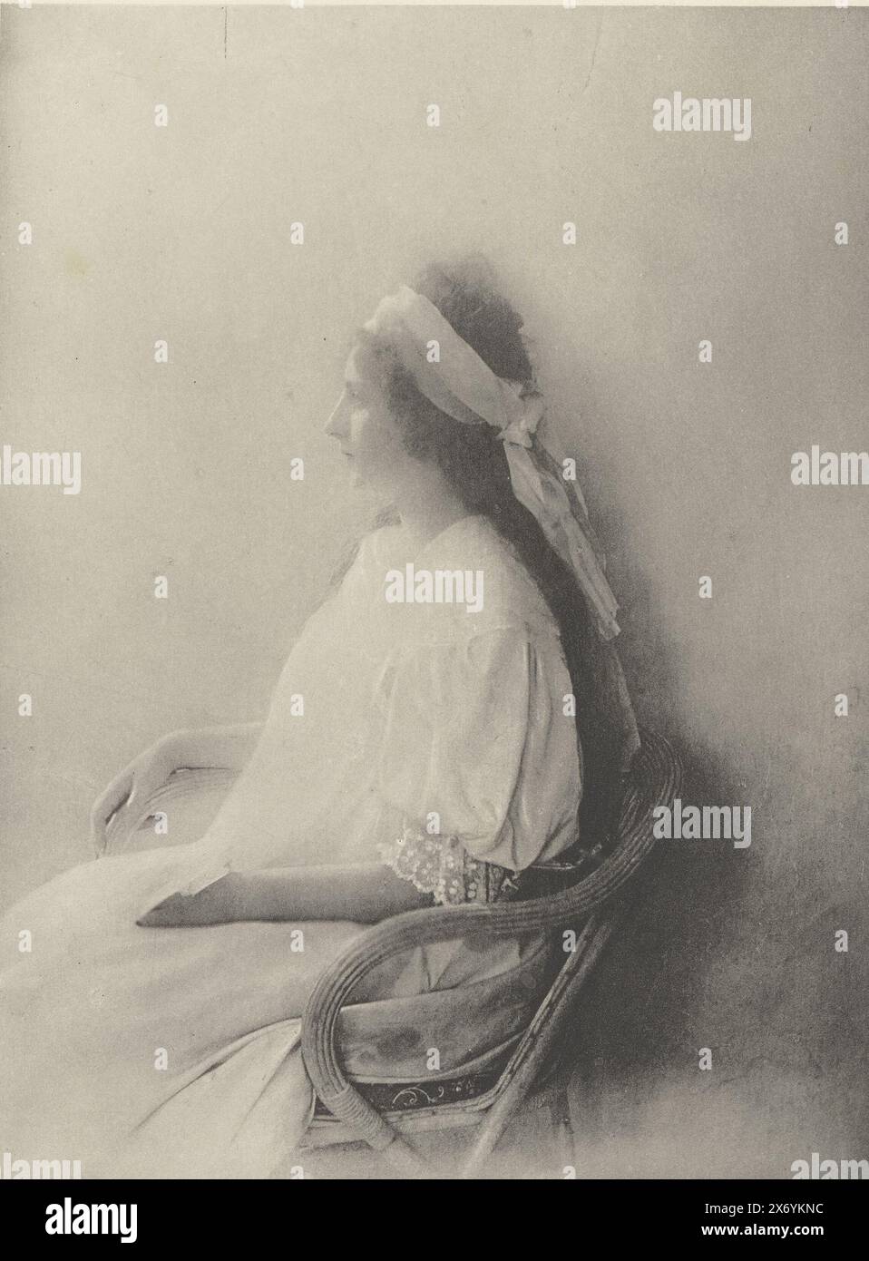 Portrait of an unknown woman, Portrait (title on object), photomechanical print, baron O. de Laudon, (mentioned on object), Fillon & Heuse, (mentioned on object), printer: Charles Wittmann, (mentioned on object), Paris, c. 1891 - in or before 1896, paper, height, 184 mm × width, 137 mm Stock Photo