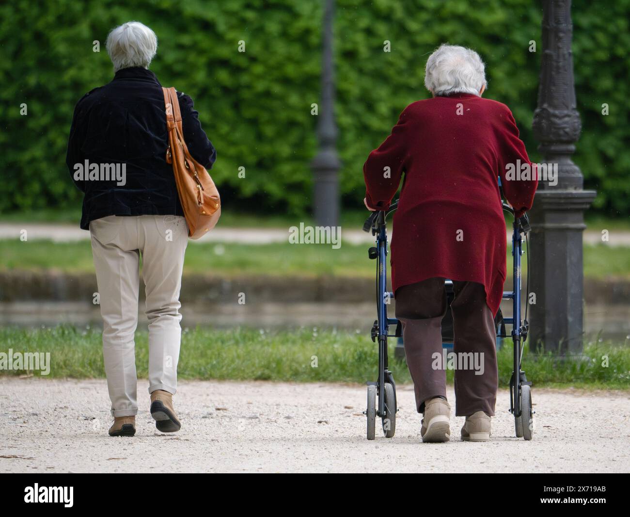 Mature ladies walking hi-res stock photography and images - Alamy