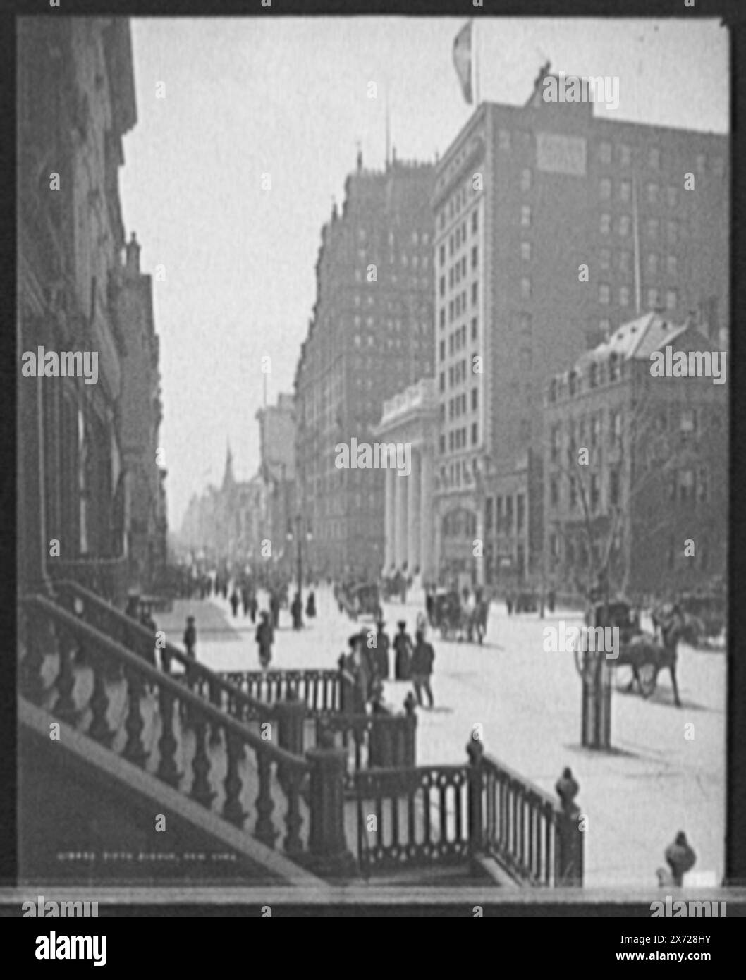 521 fifth avenue Black and White Stock Photos & Images - Alamy