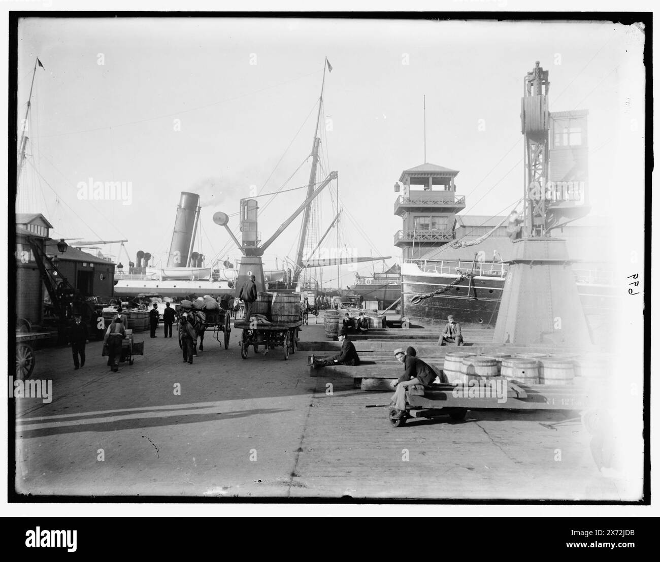 Ships dockside Cut Out Stock Images & Pictures - Alamy