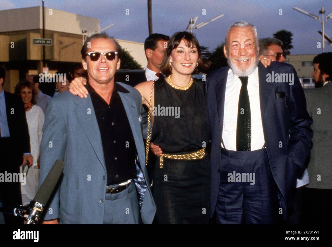 Jack Nicholson with Anjelica Huston And John Huston 1985 Credit: Ralph