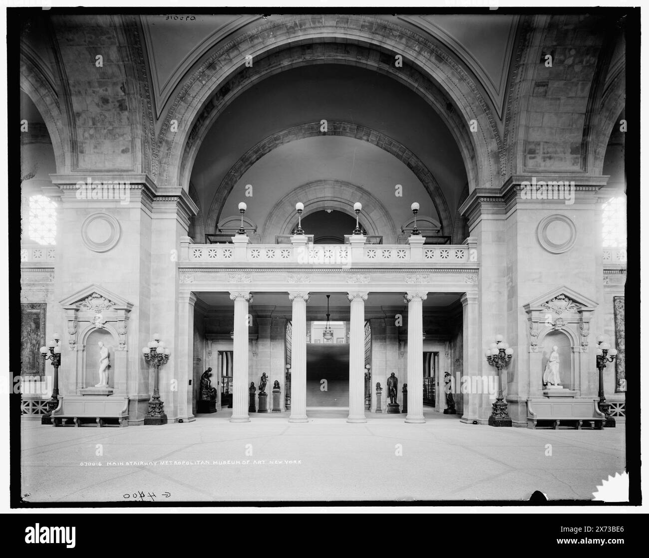 Main stairway, Metropolitan Museum of Art, New York, 'G 4400' on negative., Detroit Publishing Co. no. 070016., Gift; State Historical Society of Colorado; 1949,  Metropolitan Museum of Art. , Galleries & museums. , Stairways. , United States, New York (State), New York. Stock Photo