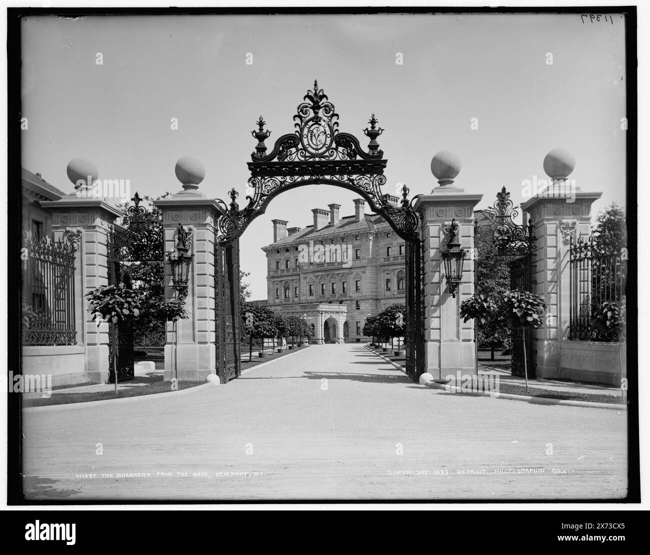 The Breakers from the gate, Newport, R.I., Detroit Publishing Co. no. 011397., Gift; State Historical Society of Colorado; 1949,  Breakers (Newport, R.I.) , Dwellings. , United States, Rhode Island, Newport. Stock Photo