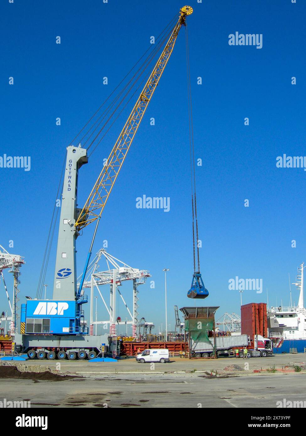 Dock crane unloading ship Stock Photo - Alamy