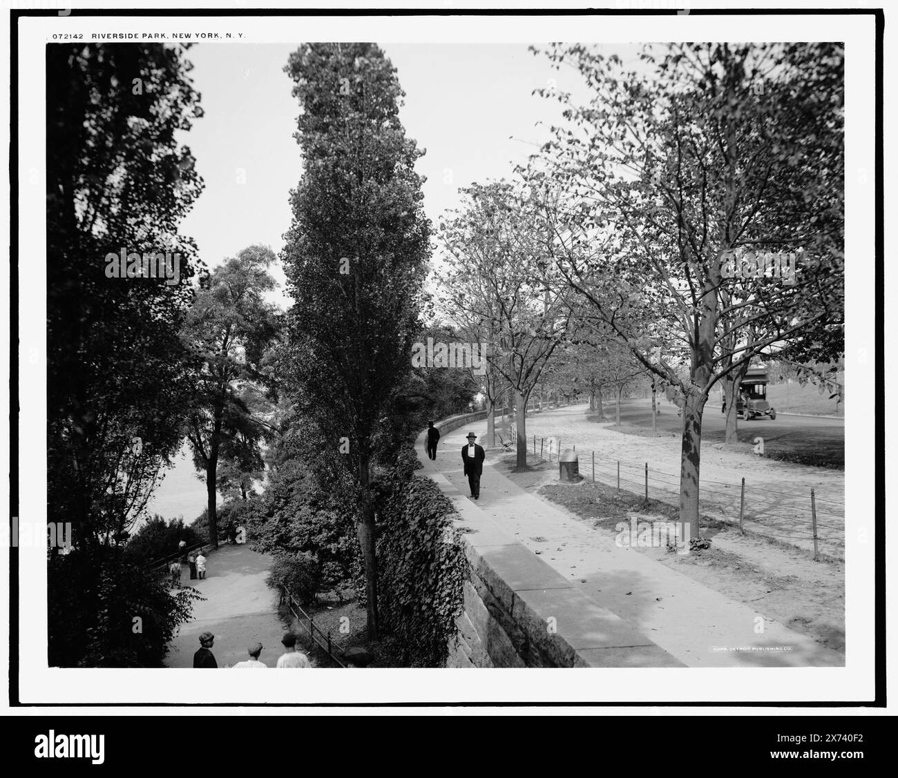 Y Riverside New york green grass Black and White Stock Photos & Images - Alamy