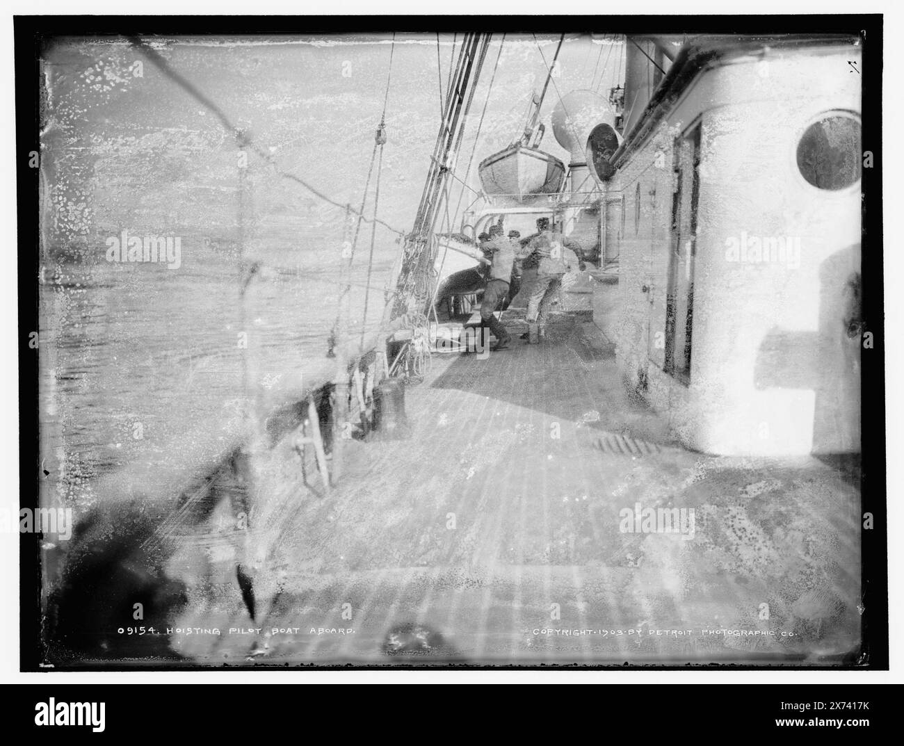 Pulley lifting boat Black and White Stock Photos & Images - Alamy