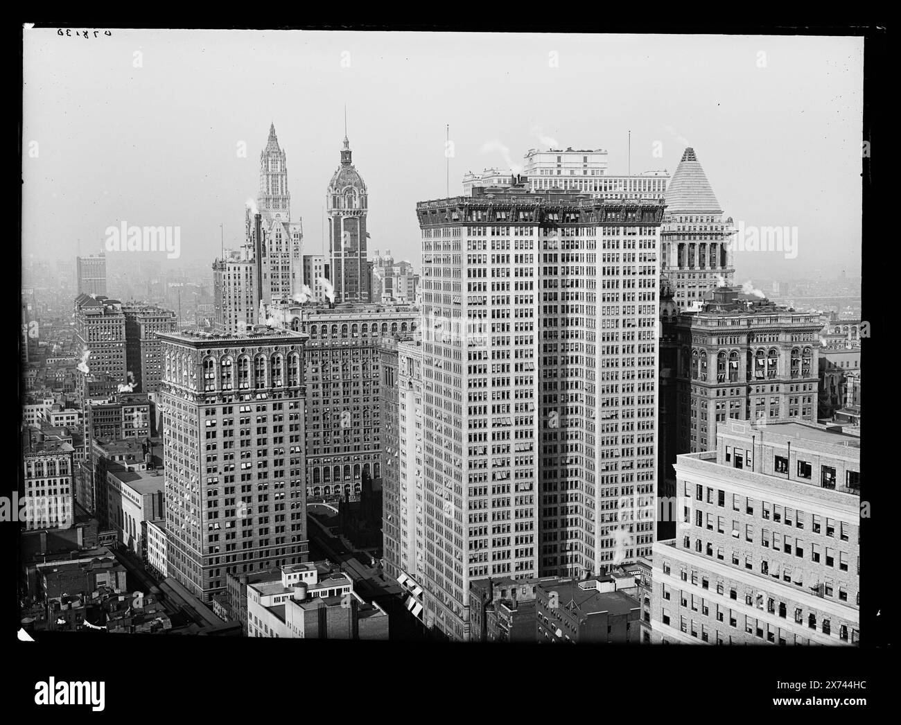 Skyscrapers, looking north towards towers of Woolworth Building and Singer Building, Manhattan, New York, N.Y., Title devised by cataloger., Detroit Publishing Co. no. 078130., Gift; State Historical Society of Colorado; 1949,  Office buildings. , Towers. , Skyscrapers. , United States, New York (State), New York. Stock Photo