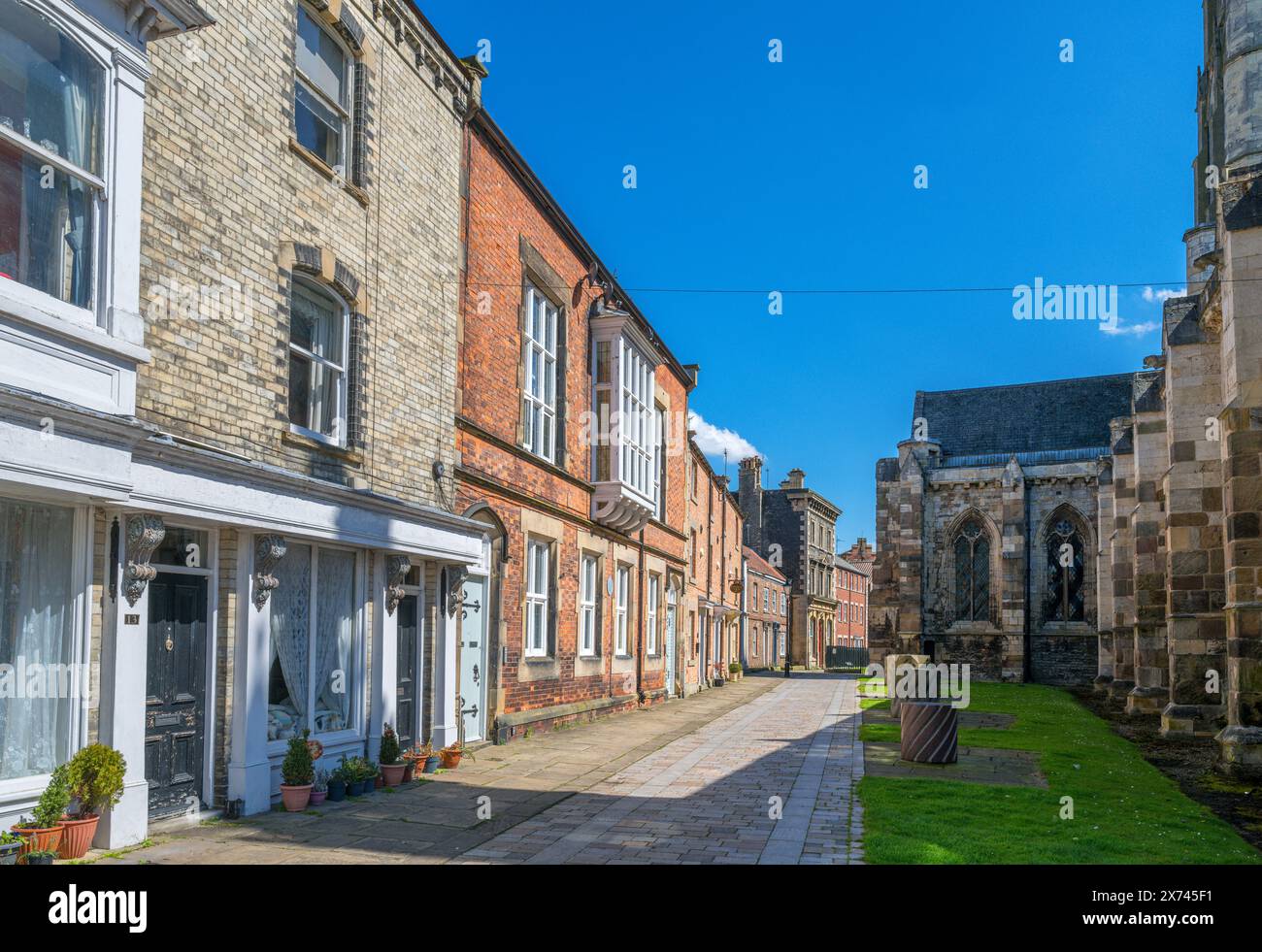 Houses down the side of Howden Minster, Howden, Yorkshire, England, UK Stock Photo