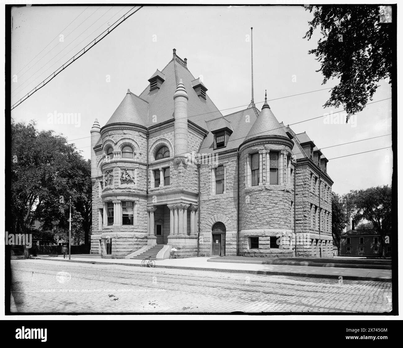 Memorial Hall and public library, Lowell, Mass., '4220' on negative., Detroit Publishing Co. no. 070428., Gift; State Historical Society of Colorado; 1949,  Libraries. , United States, Massachusetts, Lowell. Stock Photo